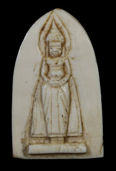 พระประจำวัน อาทิตย์เนื้องาแกะ หลวงพ่อมุ่ย