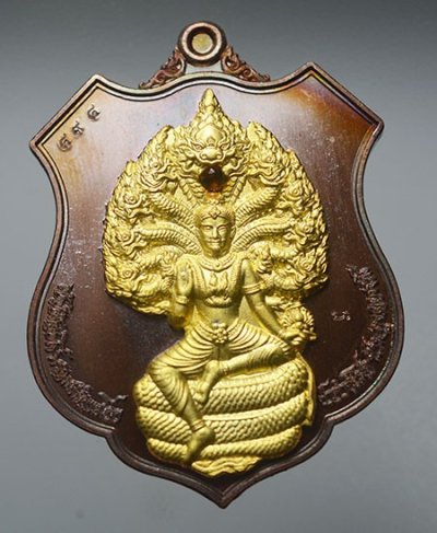 พิมพ์อาร์ม ปาฏิหาริย์เจ้าปู่ศรีสุทโธ รุ่น มหาลาภ หนุนดวง ป่าคำชะโนด อำเภอบ้านดุง จ.อุดรธานี ปี 2560 เนื้อประกายรุ้งฝังอัญมณี (เพชรพญานาค) หน้ากากทองฝาบาตร เลข 494