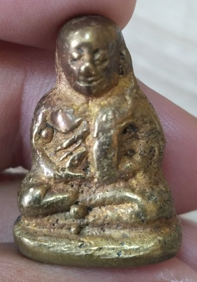 รูปหล่อหลวงพ่อเงิน วัดบางคลาน จังหวัดพิจิตร