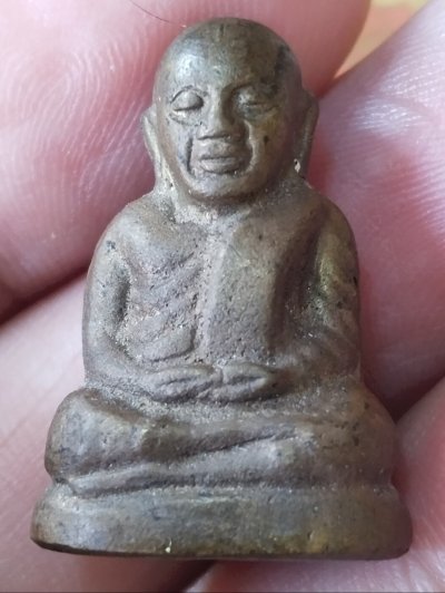 รูปหล่อหลวงพ่อเงิน วัดบางคลาน พิจิตร