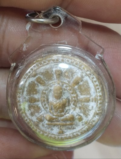 พระพิมพ์พระผงธรรมจักร หลวงพ่อเชื้อ สุวรรณโณ วัดใหม่บำเพ็ญบุญ จ.ชัยนาท ปี 2517