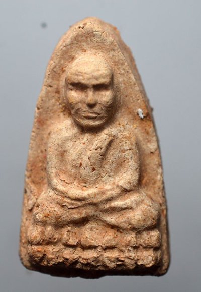 หลวงปู่ทวด เตารีด พิมพ์ใหญ่ เนื้อว่านแดง โรยผงสุวรรณมงคล ฝังข้าวสารหิน รุ่น ปาฏิหารย์ 49 วัดห้วยมงคล จ.ประจวบคีรีขันธ์