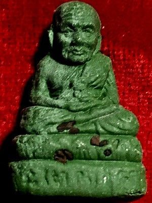 หลวงพ่อทวด รูปเหมือนเนื้อผงสีเขียว