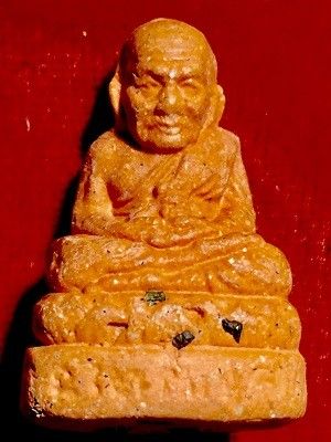 หลวงพ่อทวดรูปเหมือนเนื้อผงสีส้ม