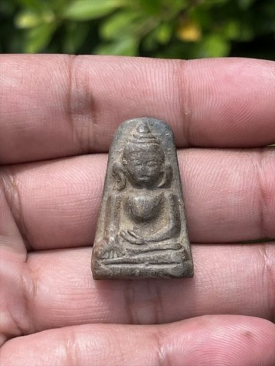 พระผงสุพรรณ (พระกันผี) หลวงพ่อกวย พิมพ์เล็ก ปี 2500 เนื้อดิน วัดโฆสิตาราม จ.ชัยนาท