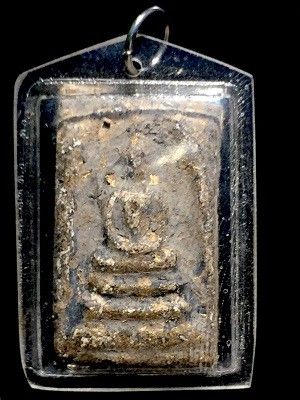 พระสมเด้จพิมพ์ใหญ่องค์เก่า 3  เลี่ยมพลาสติก