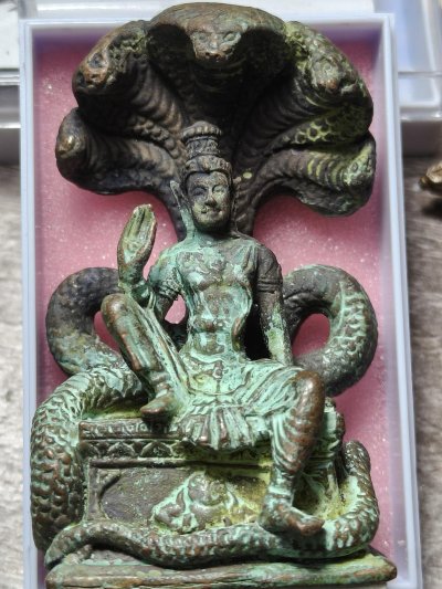 หล่อตั้งหน้านิ้วองค์พ่อจตุคามวัดพุทไธสวรรค์ปี 49 ขนาด 3 นิ้ว