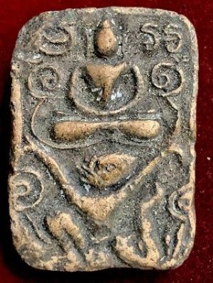 พระพุทธทรงหนุมาน เนื้อดิน