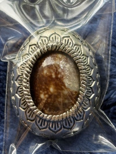 เบี้ยแก้(วัดสร้าง) รุ่นปาฎิหาริย์ พลิกชีวิต 999 หลวงปู่ศิลา วัดโพธิ์ศรีสะอาด กาฬสินธุ์ หมายเลข 1799  พร้อมกล่องเดิม