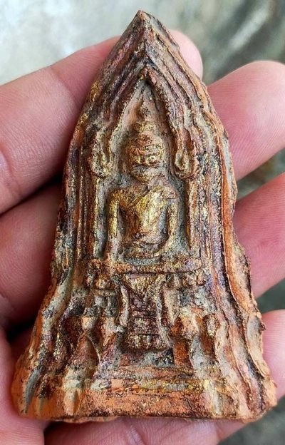 ++แดงแรกเริ่ม  300 บาท++ พระโคนสมอ ปางมารวิชัย  เนื้อดินลงรักปิดทอง  อยุธยา