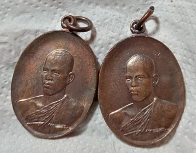 219........วัดใจ.........เหรียญ ร.10 ทรงผนวช เสด็จนมัสการ พระบรมธาตุ จ.นครศรีธรรมราช ปี 2521 ผิวเดิมๆ สวยเดิมๆ บล็อกกองกษาปณ์ + ถุงกองกษาปณ์ เดิมๆ....2 องค์