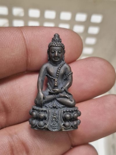 พระกริ่งคุ้มเกล้าหลวงปู่แหวนหลวงปู่โต๊ะปลุกเสกเนื้อนวะปี 2524