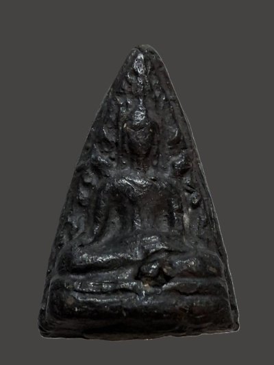 พระเนื้อดินผสมใบลาน พิมพ์พระพุทธชินราช  หลังยันต์โต๊ะกัง  เนื้อดำ เก่ามีอายุ ประกันพระแท้