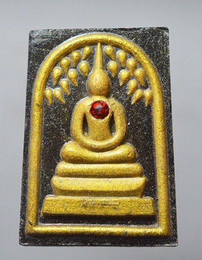 พระสมเด็จ เนื้อผงพุทธคุณสีดำ ฝังตะกรุด 1 ดอก พลอยเสก  รุ่น คูณเงินคูณทอง 2556 หลวงพ่อคูณ ปริสุทโธ วัดบ้านไร่