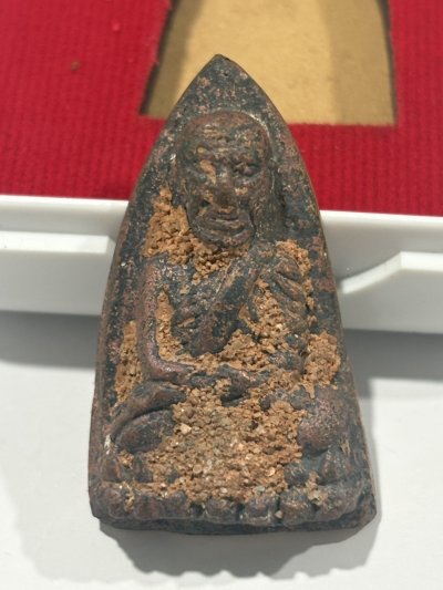 หลวงปู่ทวด หลวงพ่อรวย วัดตะโก รุ่นรวยนิรันตราย พิมพ์เตารีด เนื้อนวะโลหะ กรรมการ หล่อโบราณเทดินไทย ปี 2556 จ.อยุธยา หมายเลข 3918 พร้อมกล่องติดราคาเดิม 599