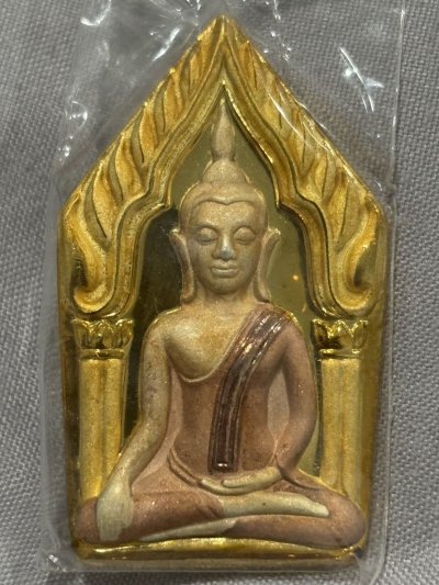 พระขุนแผนกุมารสมบัติ หลวงพ่อพูล วัดไผ่ล้อม จ.นครปฐม เนื้อสามกษัตริย์ ปี 2548  พร้อมกล่องเดิม