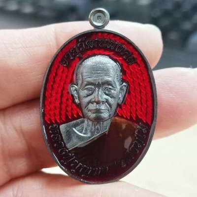 2-2221 วัดใจ 100 เหรียญอายุวัฒนมงคล 86 ปี หลวงปู่บุญมา สำนักสงฆ์เขาแก้วทอง จ.ปราจีนบุรี 2567 ทองแดงรมดำ ลงยาแดง หมายเลข 48 กล่องเดิม
