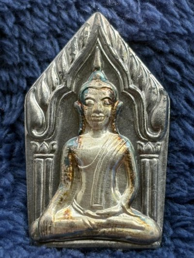 พระขุนแผน-กุมารสมบัติ หลวงพ่อพูล วัดไผ่ล้อม จ.นครปฐม เนื้อตะกั่วหน้ากากเงิน หลังชุบทอง ปี 2548 พร้อมกล่องเดิม