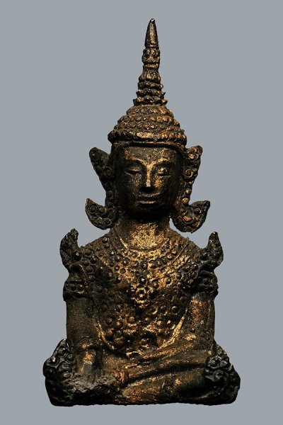 เคาะเดียว 300.- พระรัตนโกสินทร์ (พระบูชารัตนะ) ทรงเครื่อง ขนาดหน้าตัก 1 นิ้ว (ขนาดห้อยคอ) ลงรักปิดทองใต้ฐานดินไทย เป็นพระเก่าแก่หายาก สภาพสวย
