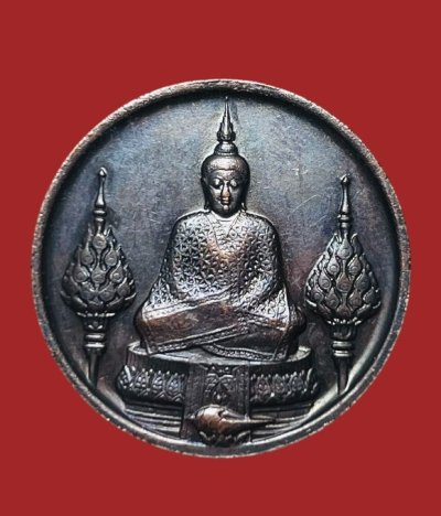 **เคาะแรก 50**เหรียญพระแก้วมรกต พิมพ์ทรงเครื่องฤดูหนาว หลัง ภปร. วัดพระศรีรัตนศาสดาราม (วัดพระแก้ว) กรุงเทพฯ ปี2525