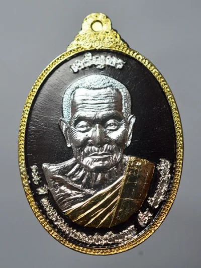 เหรียญเจริญพรหลังพัดยศ รวยเลื่อนยศ 66 หลวงปู่อิ่ม วัดทุ่งนาใหม่ นครศรีธรรมราช เนื้อแบล็คโรเดียม 3k เลข 11
