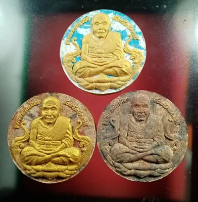 129 ..........วัดใจ.....รุ่นหลัก...... หลวงปู่ทวด จตุคามรามเทพ วัดช้างไห้ รุ่นบูรณะหลักเมืองปัตตานี พ.ศ .2550 พิมพ์ใหญ่ 5.5 ซม.../// สวยเดิมกล่องเดิม....ชุด ...10