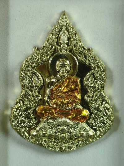 D4 เหรียญ 111 ปี ชาตกาล หลวงพ่อพูล วัดไผ่ล้อม จ.นครปฐม เนื้อทองทิพย์ลงยาจีวร เลข 64 ปี 2566 มีกล่อง