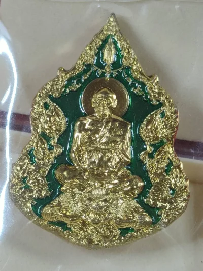 D6 เหรียญ 111 ปี ชาตกาล หลวงพ่อพูล วัดไผ่ล้อม จ.นครปฐม เนื้อทองทิพย์ลงยาเขียว เลข 1018 ปี 2566 มีกล่อง