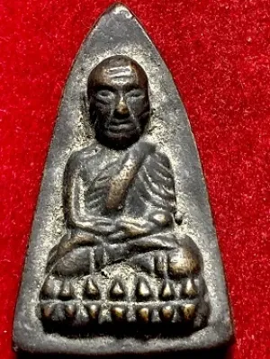 เหรียญหลวงปู่ทวดเตารีดหลังแบบพิมพ์ใหญ่
