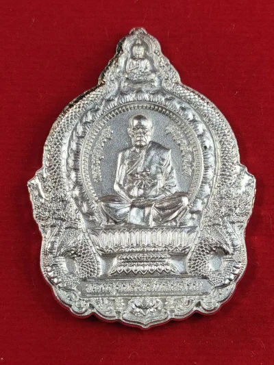 22JM9 เหรียญนั่งพานทองสุกทรัพย์แสนล้าน หลวงปู่ทองสุข วัดบ้านโนนสะแบง ศรีสะเกษ ปี 2562 เนื้อชุบเงิน เลข 2861 กล่องเดิม