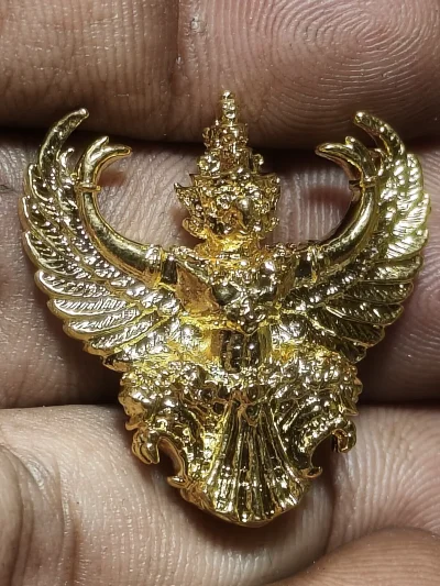 พระพุทธอาจารย์วราห์รุ่นก้าวหน้ามหาเศรษฐีปี 2553 เนื้อกะไหล่ทอง