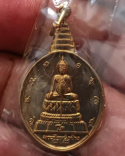 1.เหรียญพระชัยหลังช้าง ในหลวงครบ 5 รอบ หลัง สก. พ.ศ. 2535 พิธีใหญ่ หายาก พร้อมซองเดิม