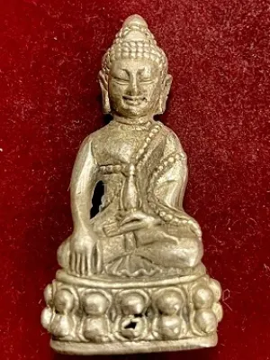 พระกริ่งหลวงปู่ทิม วัดละหารไร่  ในกรอบเลี่ยมสวย