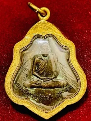 เหรียญหลวงพ่อกวยหลังหนุมาณ ทองแดงรมดำ วัดโฆสิตาราม จ.ชัยนาท พ.ศ.๒๕๒๑ เลี่ยมทองไมครอน