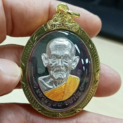 ✅2-2509(1-230) วัดใจ 150 พร้อมใช้ เหรียญปราบไพรี หลวงปู่ฝั้น ปสาโท วัดศรีถมอรัตน์(หน้าผา) จ.เพชรบูรณ์ 2568 ทด.รุ้ง หน้ากากชุบเงิน หมายเลข 113 เลี่ยมกันน้ำกรอบทองไมครอน กล่องเดิม