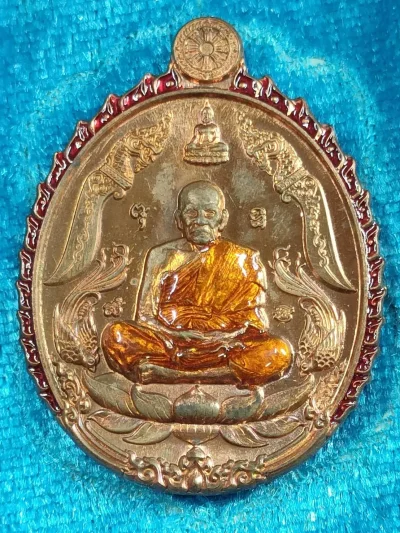 6J008 เหรียญรุ่นมีดหมอเปิดโลกมหาเศรษฐี หลวงพ่อพัฒน์ วัดห้วยด้วน ปี 2563 เนื้อทองแดงลงยาขอบแดง ลงยาจีวร เลข 483 กล่องเดิม