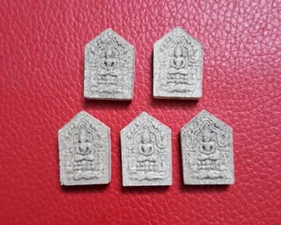 !!!! 5 องค์ !!!! ขุนแผนผงพรายกุมาร หลวงพ่อคูณ ตะกรุดเงิน แตกลายงา พิมพ์เล็ก ฝังตะกรุดเงิน (ทันหลวงพ่อคูณ)