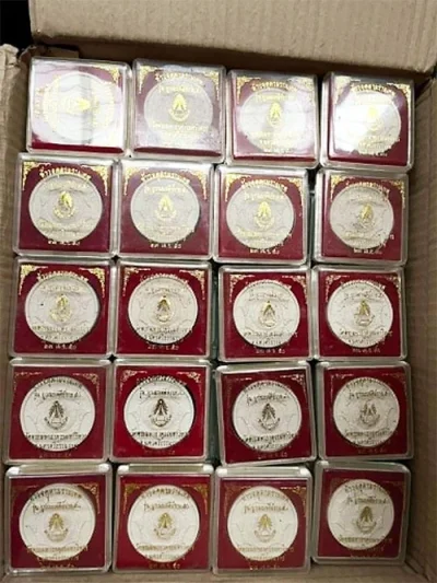 20 องค์ พ่อจตุคามรามเทพ เนื้อว่านขาว โค๊ด เลขกำกับ ขนาด 4 เซน รุ่น บูรณะเจดีย์ราย 50 จัดโดยวัดพระมหาธาตุวรมหาวิหาร จ.นครศรีธรรมราช  พิมพ์ย้อนยุค มาพร้อมกล่องเดิมๆ คัดสวย รับ 20 องค์