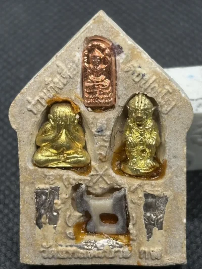 ขุนแผนพรายกุมาร ก๊งเตื่อง เตชปญโญ หลังมวลสาร ตะกรุดเงินคู่ แพะเขาควายเผือก หนุมาน ปรกมะขาม พระปิดตา จีวร พลอย เกศา หมายเลข 2291 พร้อมกล่องเดิม