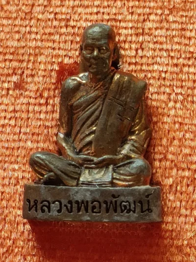 P84 รูปหล่อ รวยสมปรารถนา หลวงพ่อพัฒน์ วัดห้วยด้วน ปี63 เนื้อทองแดง ก้นอุดผงฝังตะกรุด เลข102 มีกล่อง