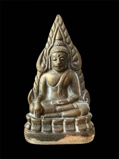 พระพุทธชินราช วัดบวรนิเวศ ปี2543 เนื้อนวะโลหะผสมชนวนเก่า ก้นลายเซ็น หมายเลข 8600 ปี 2543 หลวงปู่หมุน ร่วมเสก พร้อมกล่องเดิม