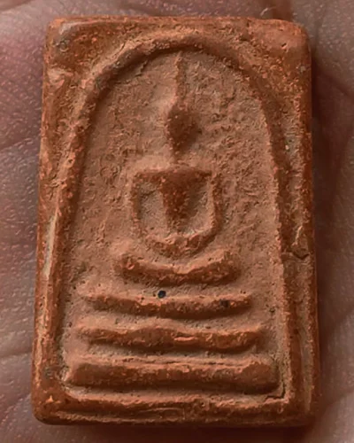1.สมเด็จเนื้อดิน พระบ้านเก่าเก็บหลายสิบปี ขนาด 1.6 x 2.3 ซ.ม.
