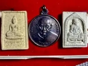 3-พระชุดมุทิตานุสรณ์ พระเทพปริยัติมุนี(สมคิด เขมจารี) วัดทองนพคุณ กรุงเทพฯ ๕ ธันวาคม ๒๕๔๗  ในกล่องใหญ่เดิม