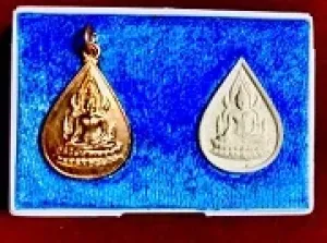 2-พระชุดพุทธชินราชพิมพ์หยดน้ำ(เหรียญ+ผง) พระพุทธวรญาณ เจ้าอาวาสวัดเบญจมบพิตรดุสิตวนาราม  ๒ ม.ค. ๒๕๕๕  ในกล่องใหญ่เดิม