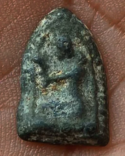 นางกวักเนื้อชินเก่า ขนาดสูง 1.6 ซ.ม. พระบ้านเก่าเก็บหลายสิบปี