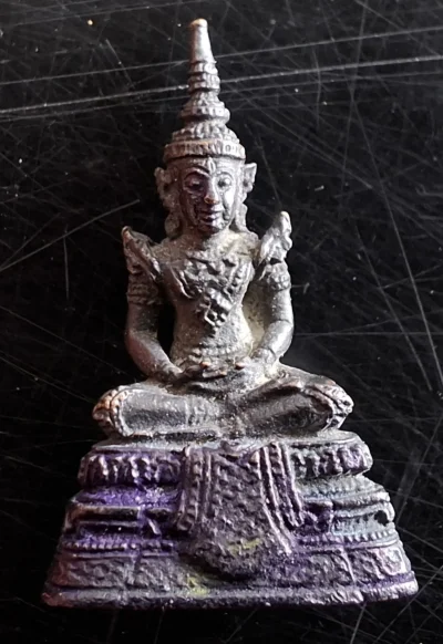 50บาท...รูปหล่อพระแก้ว รุ่นปฐมสมเด็จลานนาวัดพระแก้วเนื้อนวะค่ะ