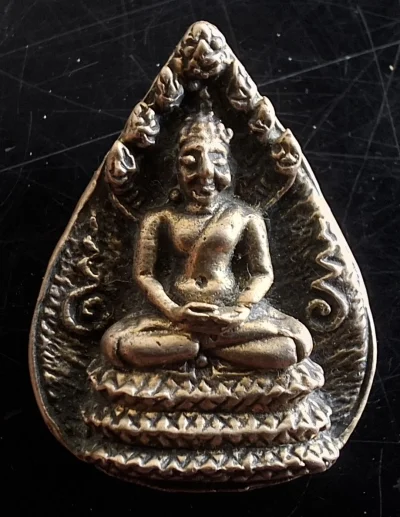 50บาท...เหรียญหล่อหยดน้ำพิมพ์พระนาคปรก เนื้อขันลงหิน หลวงพ่อคูณ ปริสุทโธ ออกวัดสระแก้วค่ะ