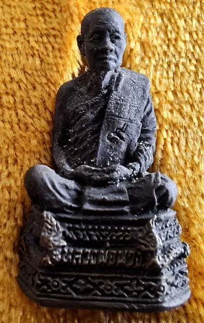 100.....รูปหล่อหลวงตาพวง สุขินทธิโย รุ่นพิเศษ วัศรีธรรมาราม จ.ยโสธร ปี39 ค่ะ