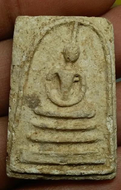 พระสมเด็จเนื้อเก่าแห้งครับ