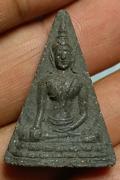 พระไม่ทราบที่ เนื้อสีดำ